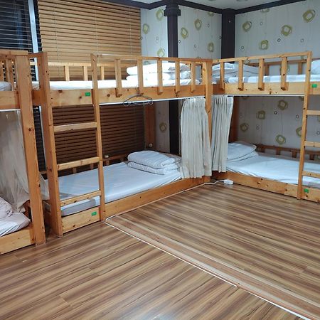 Seom Guesthouse ซอกวีโพ ภายนอก รูปภาพ