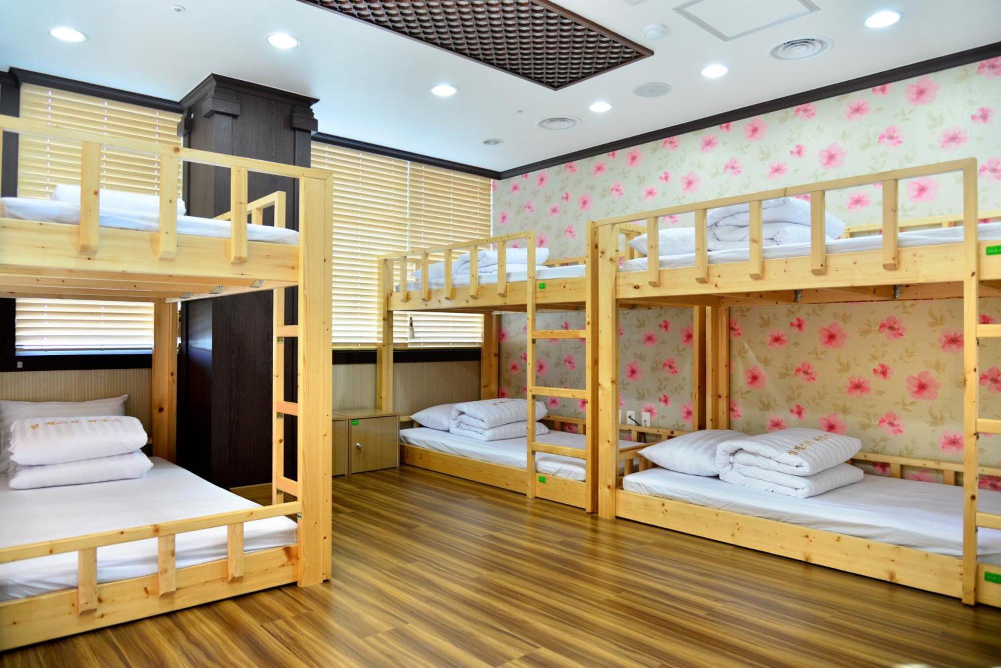 Seom Guesthouse ซอกวีโพ ภายนอก รูปภาพ