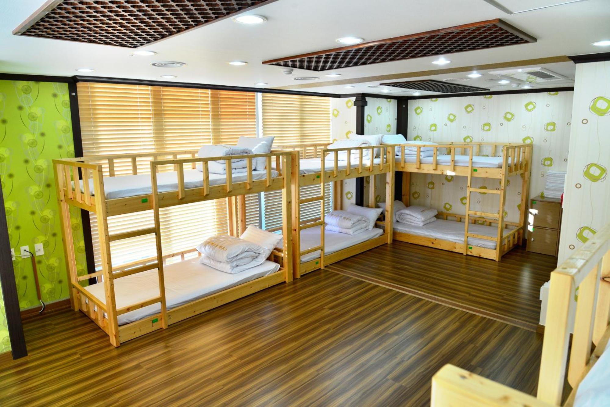 Seom Guesthouse ซอกวีโพ ภายนอก รูปภาพ