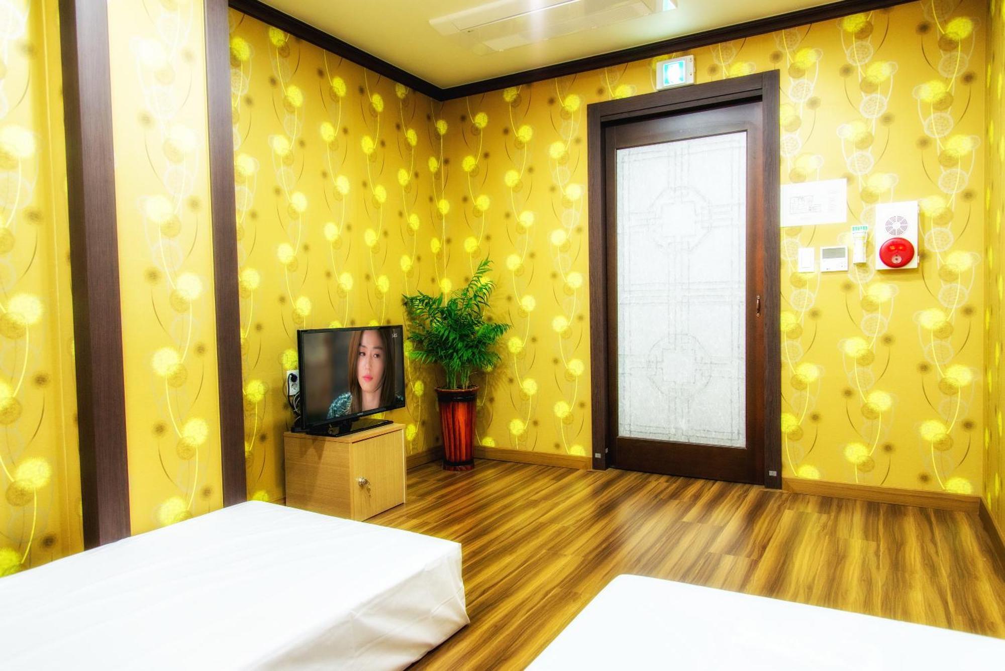 Seom Guesthouse ซอกวีโพ ภายนอก รูปภาพ