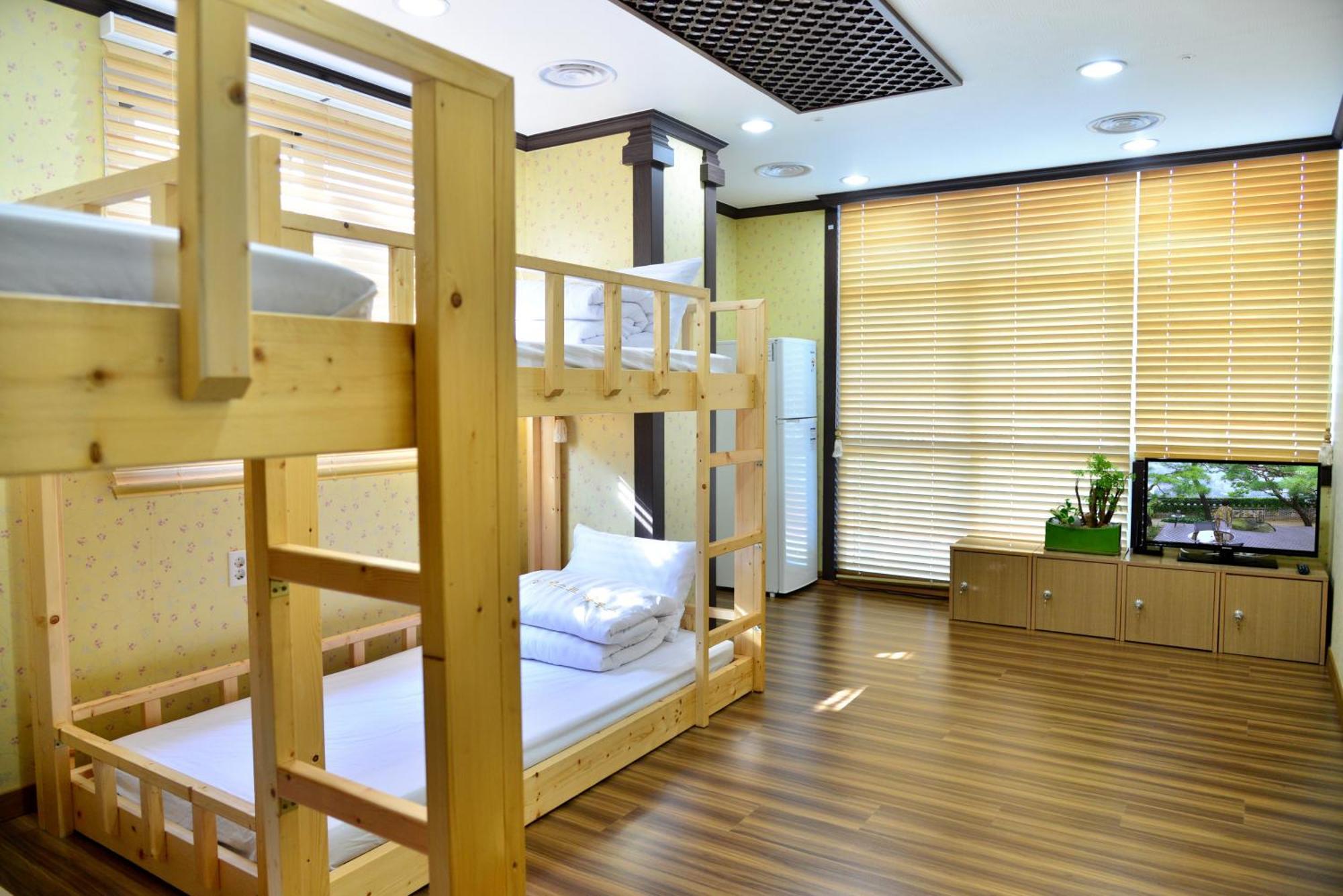 Seom Guesthouse ซอกวีโพ ภายนอก รูปภาพ