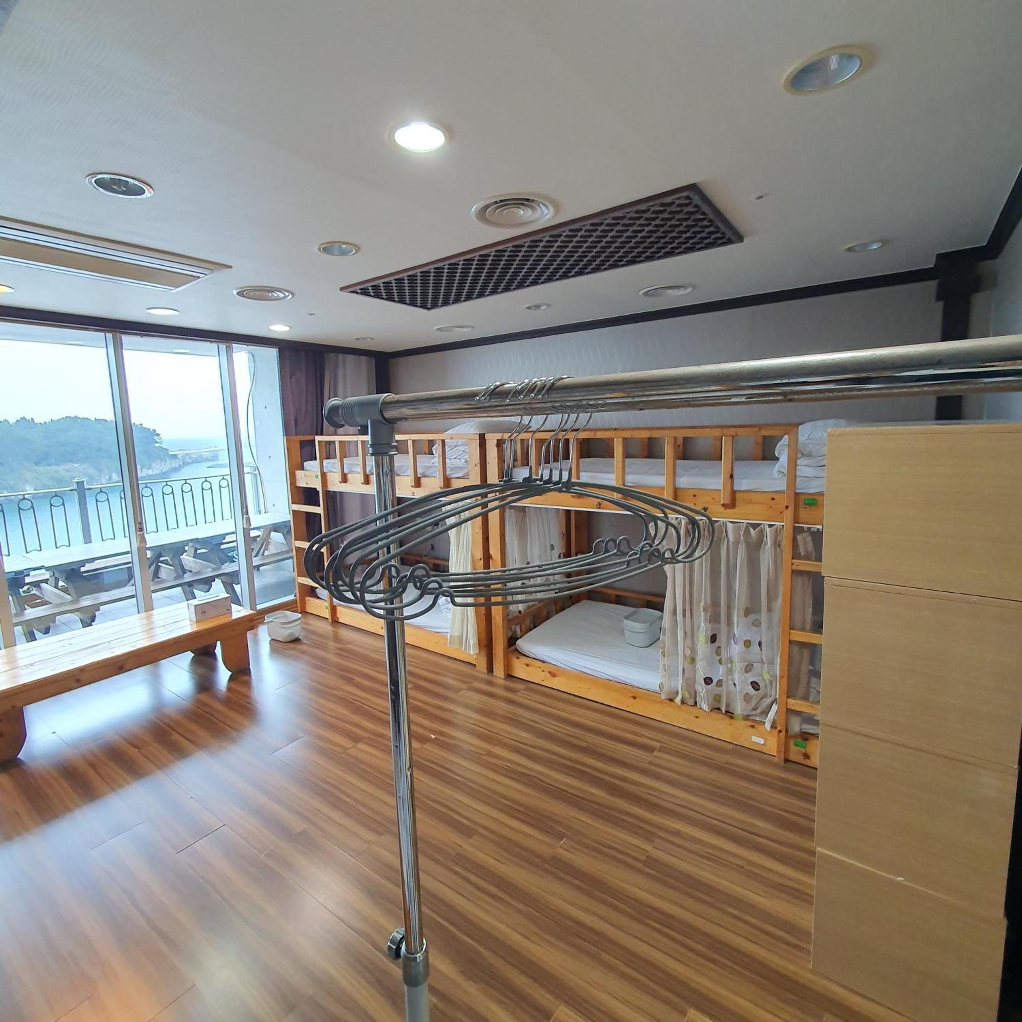 Seom Guesthouse ซอกวีโพ ภายนอก รูปภาพ
