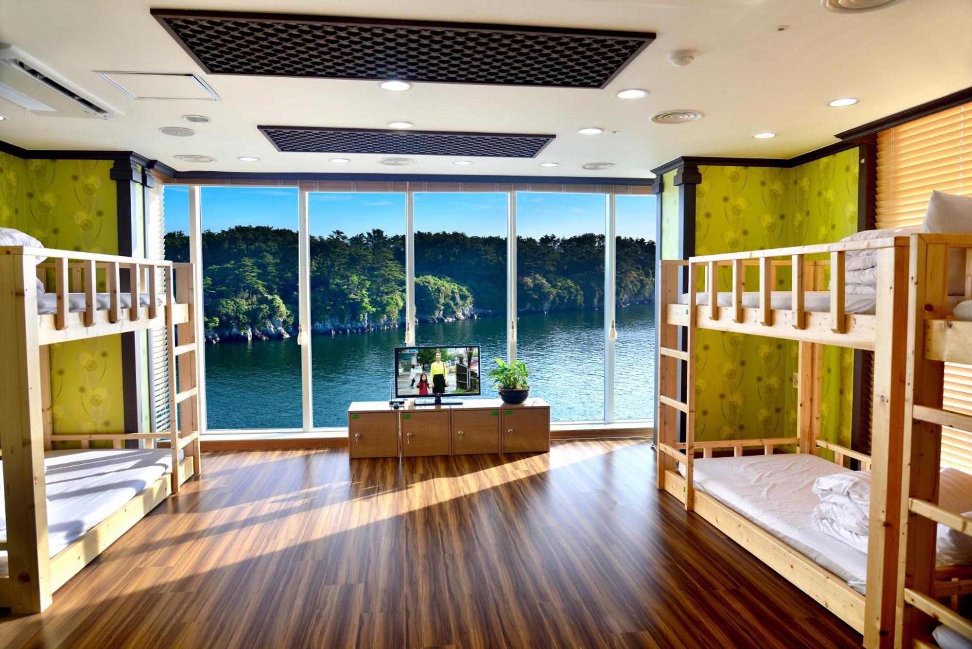 Seom Guesthouse ซอกวีโพ ภายนอก รูปภาพ