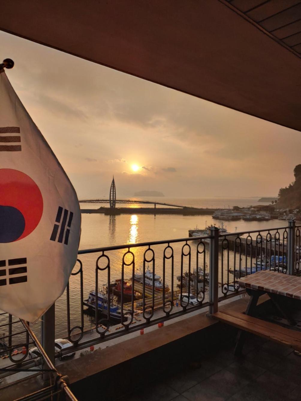 Seom Guesthouse ซอกวีโพ ภายนอก รูปภาพ