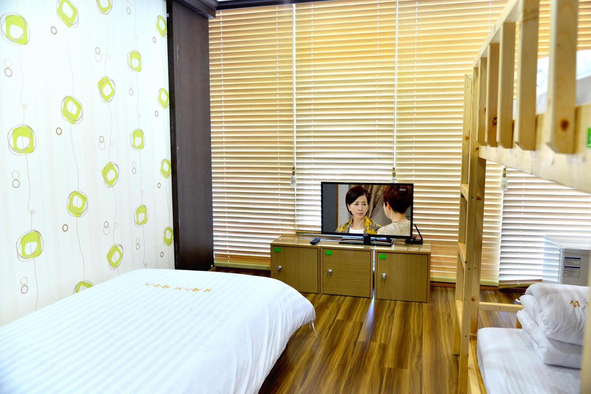 Seom Guesthouse ซอกวีโพ ภายนอก รูปภาพ