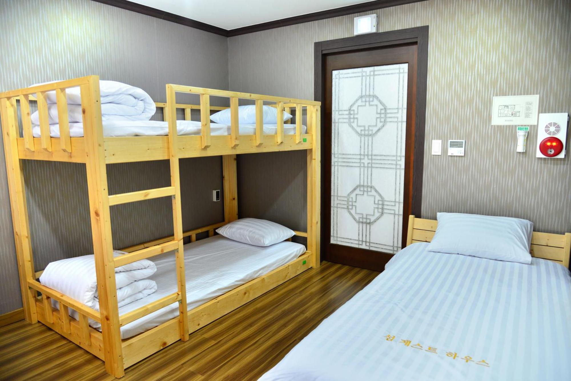 Seom Guesthouse ซอกวีโพ ภายนอก รูปภาพ