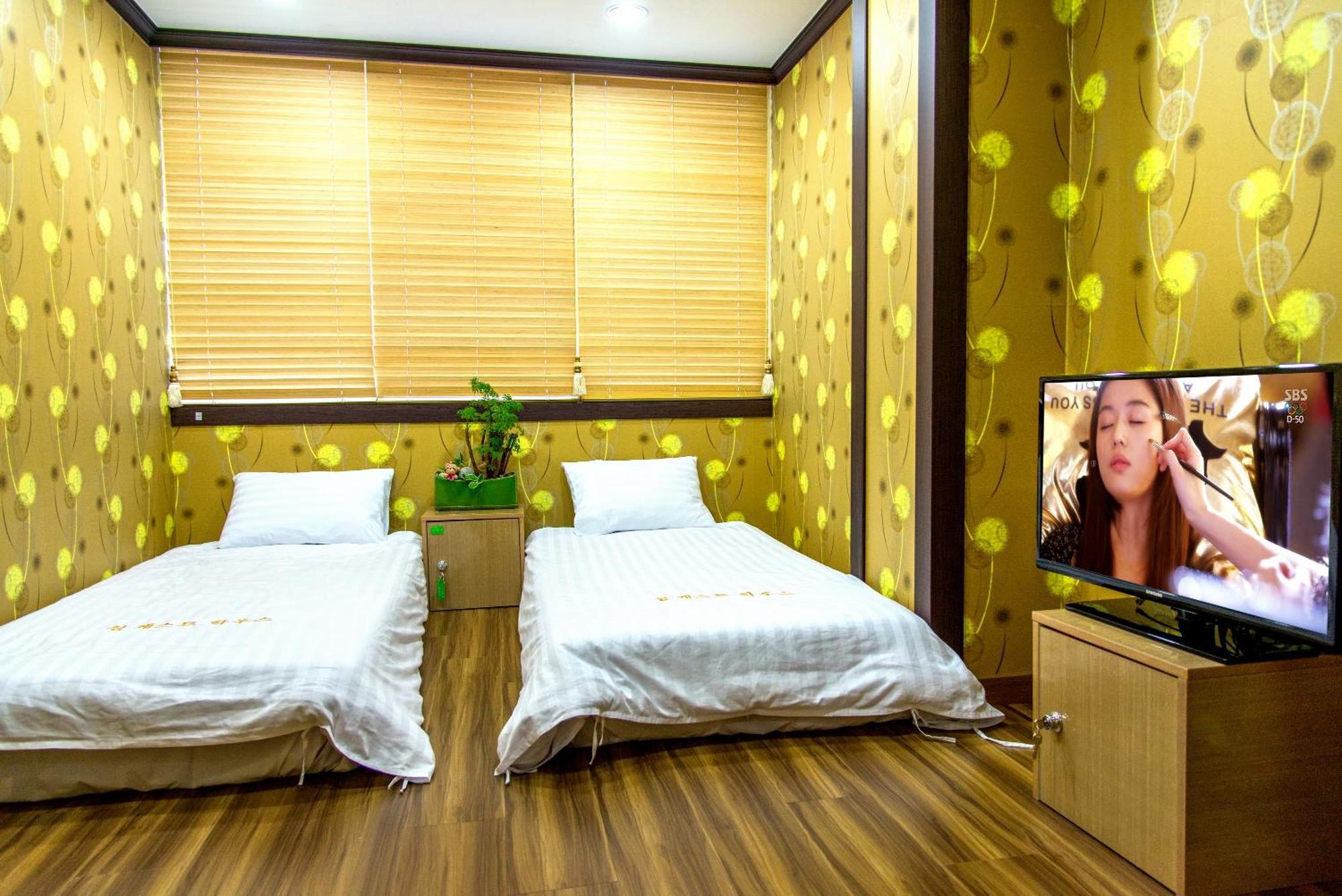 Seom Guesthouse ซอกวีโพ ภายนอก รูปภาพ