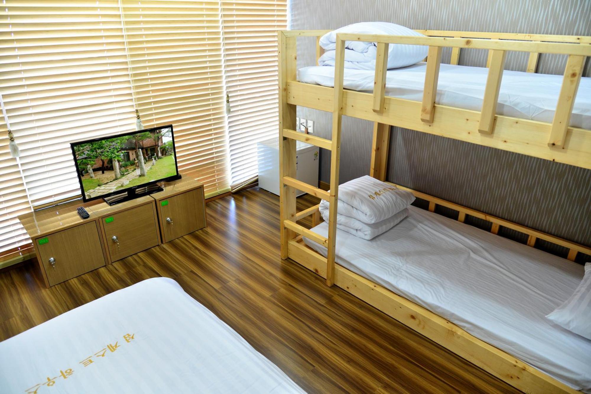 Seom Guesthouse ซอกวีโพ ภายนอก รูปภาพ