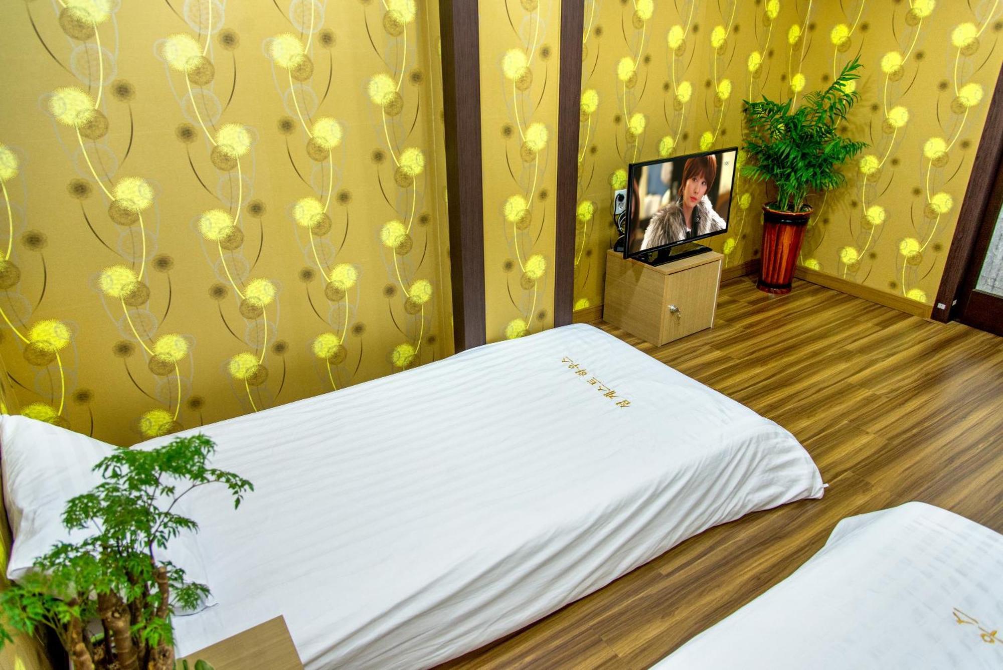 Seom Guesthouse ซอกวีโพ ภายนอก รูปภาพ