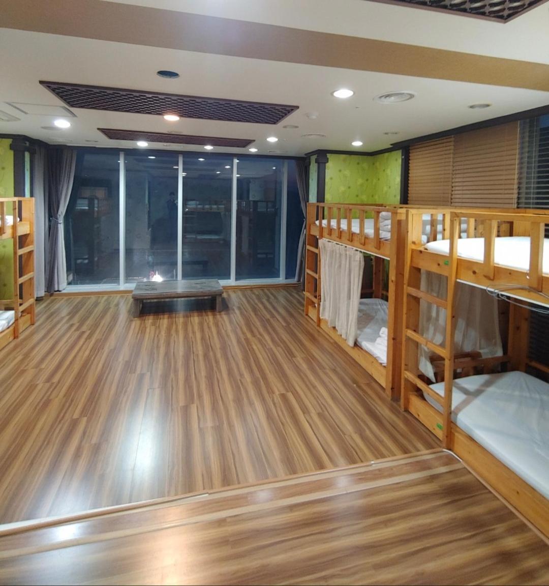Seom Guesthouse ซอกวีโพ ภายนอก รูปภาพ