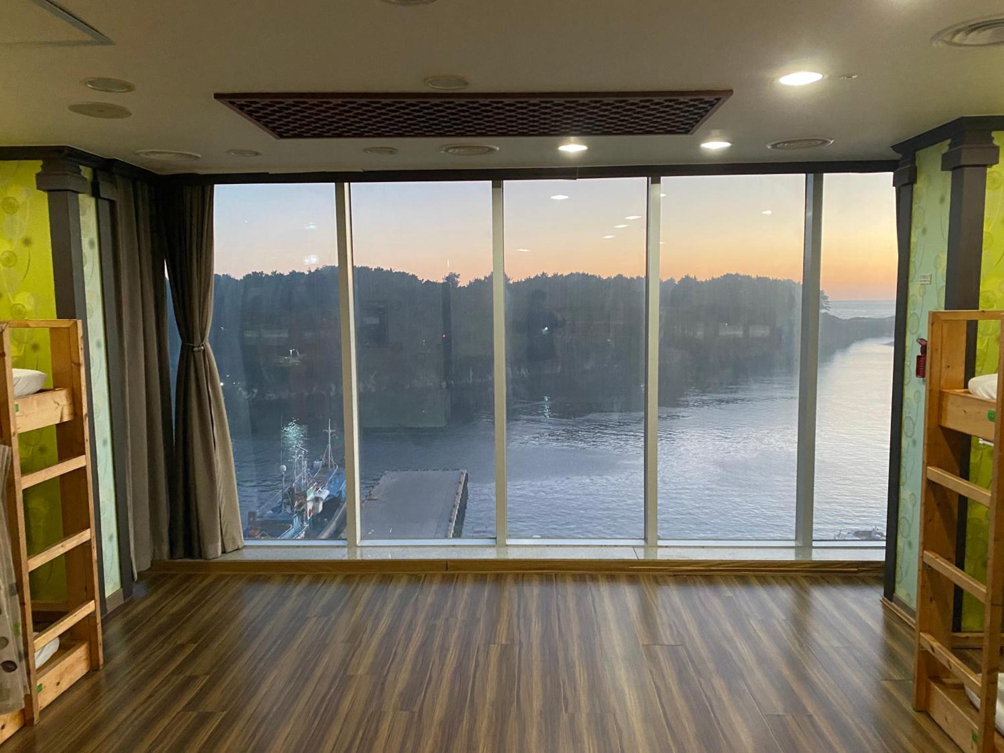Seom Guesthouse ซอกวีโพ ภายนอก รูปภาพ