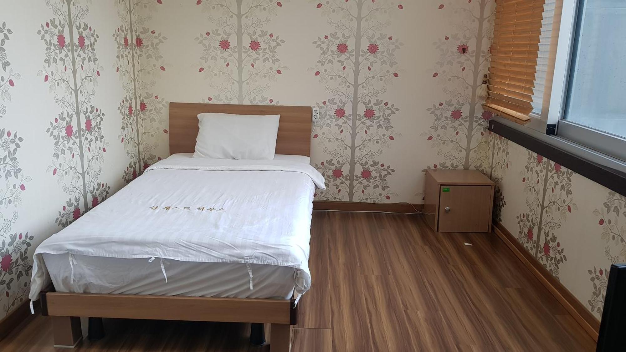 Seom Guesthouse ซอกวีโพ ภายนอก รูปภาพ